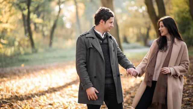 Ilustrasi pasangan cinta, romantis, bahagia