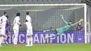 Pemain Fiorentina Cristiano Biraghi (kedua kiri) mencetak gol ke gawang Genoa pada pertandingan Liga Italia di Stadion Artemio Franchi, Firenze, Italia, 17 Januari 2022. Fiorentina menang 6-0. (Tano Pecoraro/LaPresse via AP)