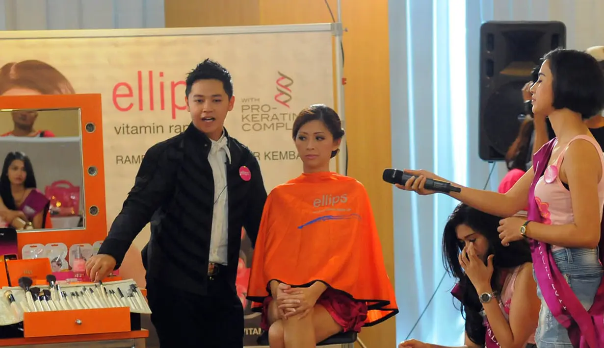 Para peserta Micel 2014 diberikan pengetahuan tentang cara merawat rambut agar tidak cepat rusak dan bercabang, Jakarta, (21/10/14) (Liputan6.com/Faisal R Syam)