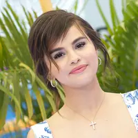 Selena gomez tampil cantik saat menghadiri premier Hotel Transylvania 3 di Los Angeles. (VALERIE MACON / AFP)