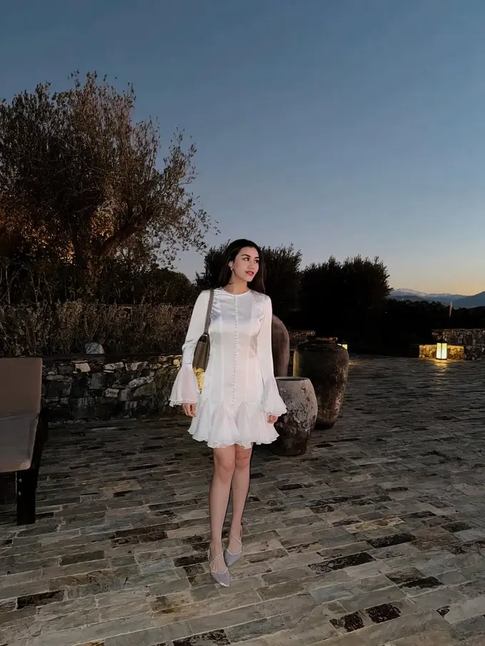 Pesona Elegan Ibu Satu Anak, Aaliyah Massaid Hadiri Acara Pernikahan Sahabat di Maroko dengan Dress Putih Rp1,3 Jutaan