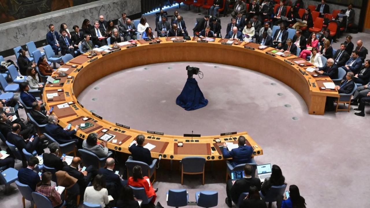 Dewan Keamanan Perserikatan Bangsa-Bangsa (PBB) membahas situasi di Timur Tengah, terutama konflik di Palestina, saat menggelar pertemuan di markas besar PBB, New York, Amerika Serikat, pada 25 Maret 2024. Dalam momen tersebut Dewan Keamanan PBB menyetuju