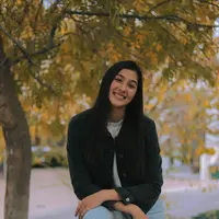 Ilustrasi perempuan bahagia | copyright unsplash.com/Carlos Mac&iacute;as