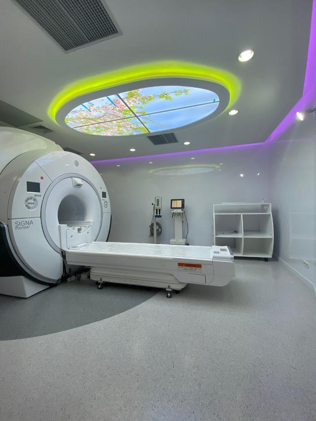 MRI 3 Tesla Signa Pioneer.