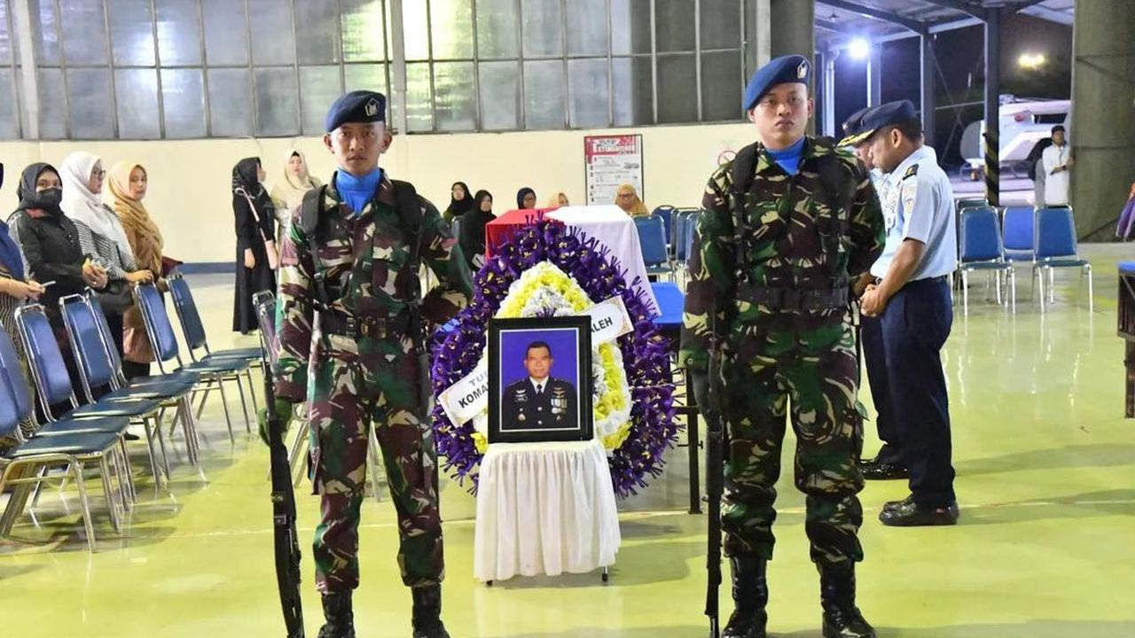 Semasa hidupnya, Ia juga pernah menjabat sebagai Kadisops Lanud Abdulrachman Saleh.<br>
