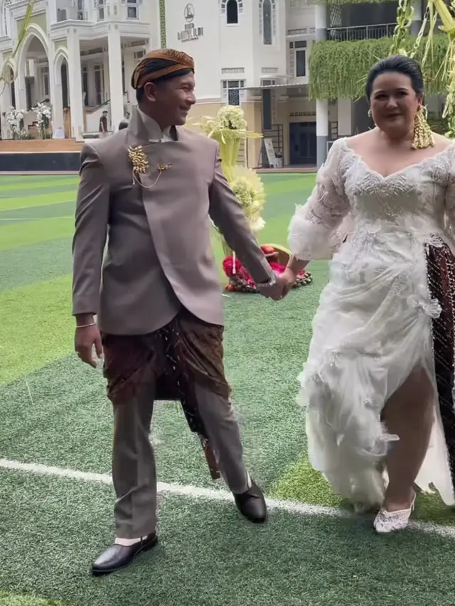 Potret Pernikahan Putri Habibie dari Prosesi hingga Resepsi Dibalut Wastra. [@mienian_id]