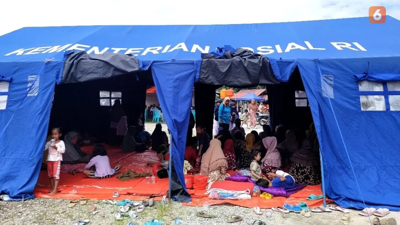 tenda pengungsi korban banjir di Sigi