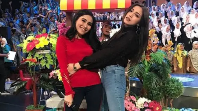 [Bintang] Ayu Ting Ting dan Jessica Iskandar