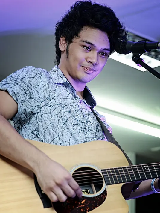 "Di sini ada dua lagu dari kita yang kita bikin sendiri. Ada lagu dari Alam Urbach dan Stephan Santoso, makanya ada sound yang rock," jelas Mada menambahkan. (Deki Prayoga/Bintang.com)