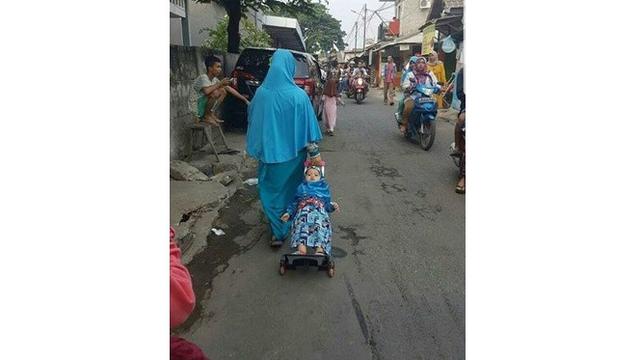 6 Kelakuan Lucu Orang Tua Pada Anak Ini Bikin Ketawa