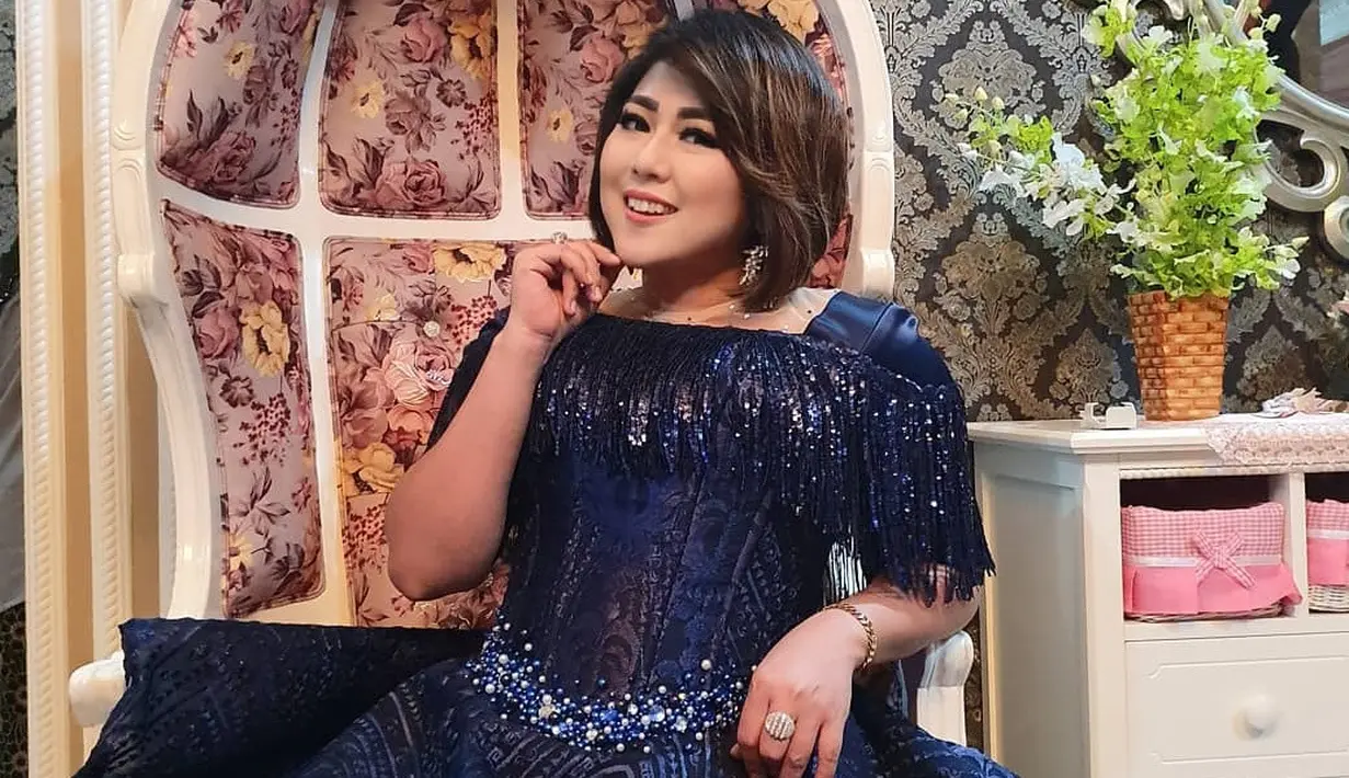 Nama Wiwik Sagita sudah terkenal di dunia dangdut Jawa Timur. Ia kerap wara-wiri di panggung hiburan baik off air maupun on air. (Liputan6.com/IG/@wiwiksagita_real)