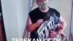 Dua tamu Hotel di Bandung, diduga mencuri tiga unit televisi berukuran 32 inci dari kamar hotel. Aksi mereka terekam CCTV saat membawa TV keluar melalui lift barang sebelum meninggalkan hotel menggunakan mobil.