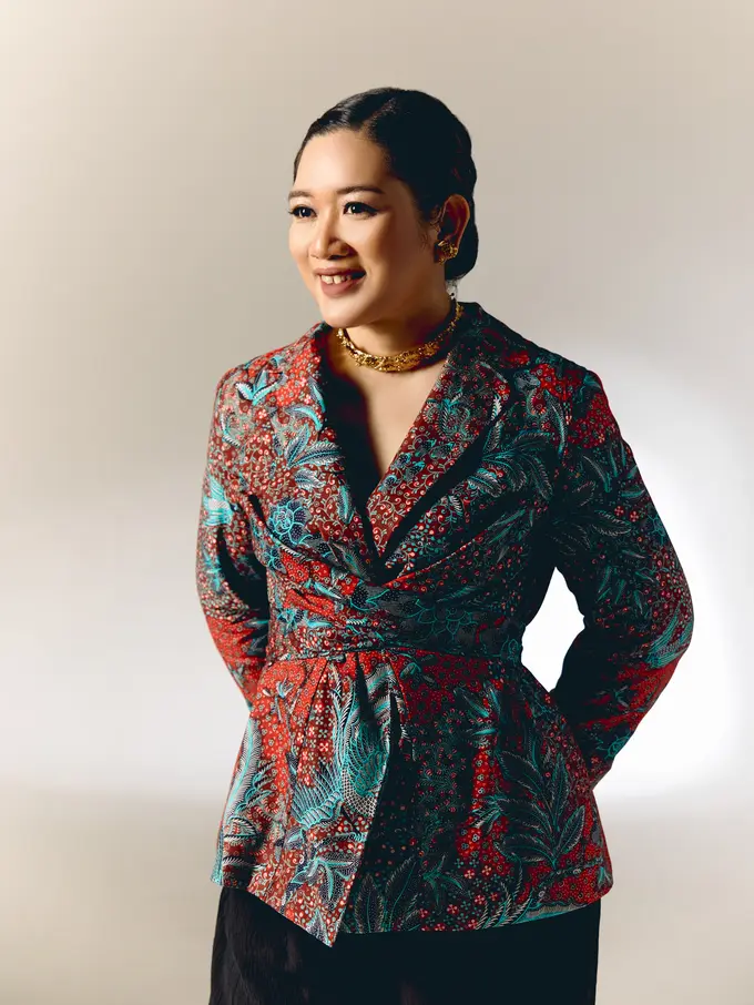 Lika-Liku Amanda Hartanto Jaga Eksklusivitas Batik Lewat Busana Modern