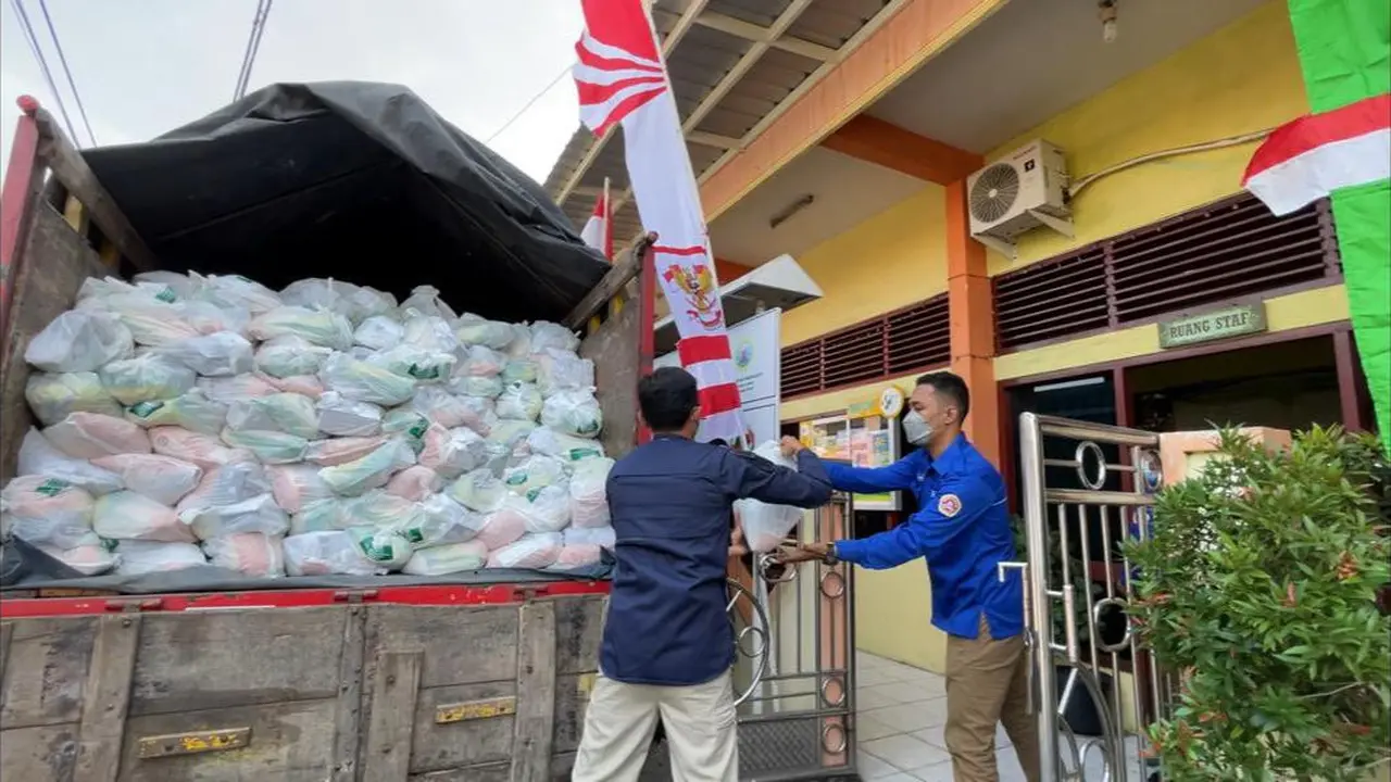 Petrokimia Gresik menyalurkan bantuan 11.812 paket imun