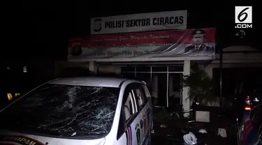 Kapolda Metro Jaya dan Pangdam Jaya mendatangi Polsek Ciracas yang dibakar massa dini hari tadi.