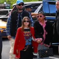 Di usia belia, Penelope Disick memiliki gaya fashion yang menjanjikan. Ia senantiasa memadukan gaya menghasilkan tampilan eklektik. [Foto: Instagram/ Penelope Disick]