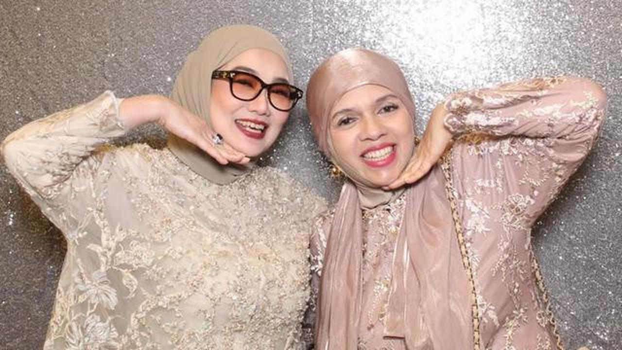 Anggun dan Berkelas! 6 Gaya Gamis Brokat Reza Artamevia & Geni Faruk saat Tedak Siten Anak Aaliyah Massaid