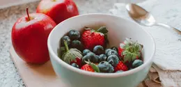 Konsumsi buah beri untuk tangkal radikal bebas. [Dok/Pexels.com/Lisa from Pexels].