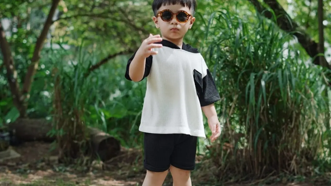 Potret Air Rumi Anak Sulung Irish Bella yang Makin Pintar Bergaya saat di Foto