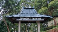 Gerbang Gunung Lawu (Sumber: Pinterest)