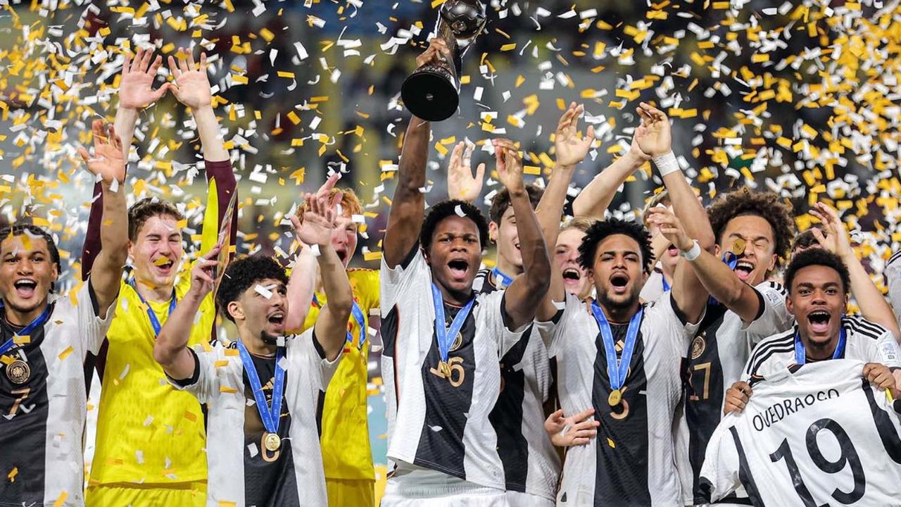 Timnas Jerman U-17 akhirnya berhasil memastikan diri keluar sebagai juara Piala Dunia U-17 2023. Mereka berhasil memenangkan laga final melawan Prancis yang berlangsung di Stadiun Manahan, Surakarta, Jawa Tengah, Sabtu (2/12/2023).