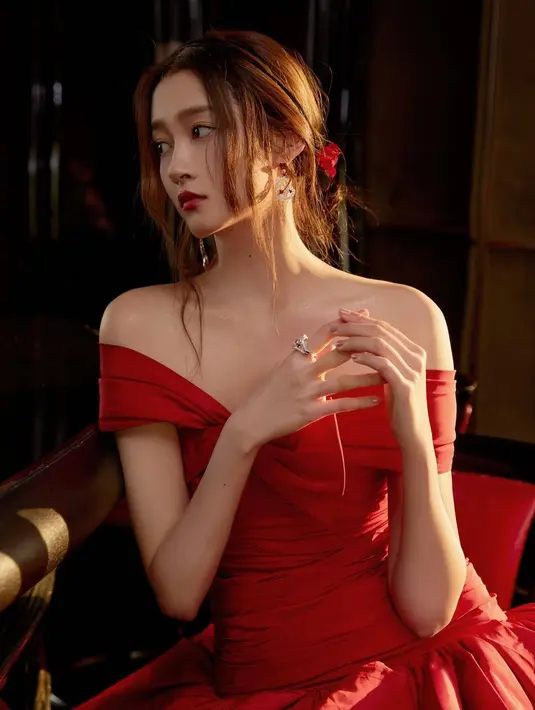Guan Xiaotong adalah mantan aktris cilik yang sudah memulai kariernya sejak tahun 2003 atau saat ia berumur tujuh tahun. (FOTO: instagram.com/stronger917/)