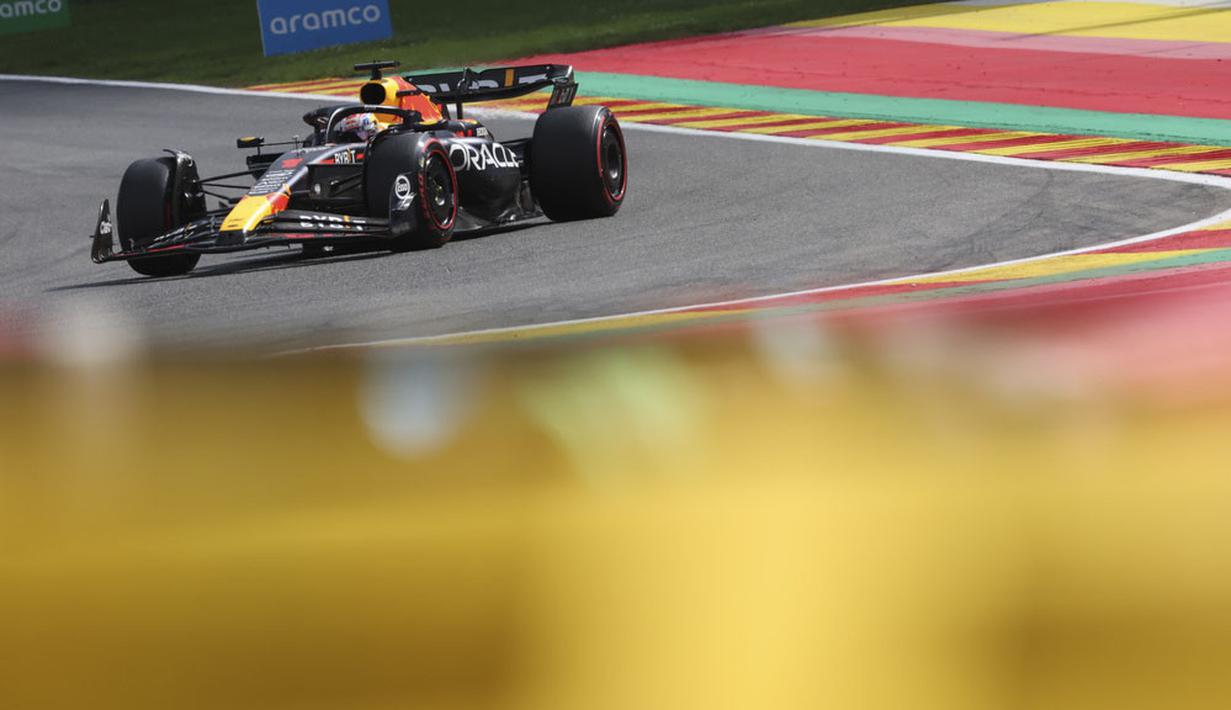 Pembalap Red Bull Racing, Max Verstappen, saat beraksi pada balapan seri ke-12 Formula 1 GP Belgia 2023 di Sirkuit Spa-Francorchamps, Stavelot, Belgia, Minggu (30/7/2023). (AP Photo/Geert Vanden Wijngaert)