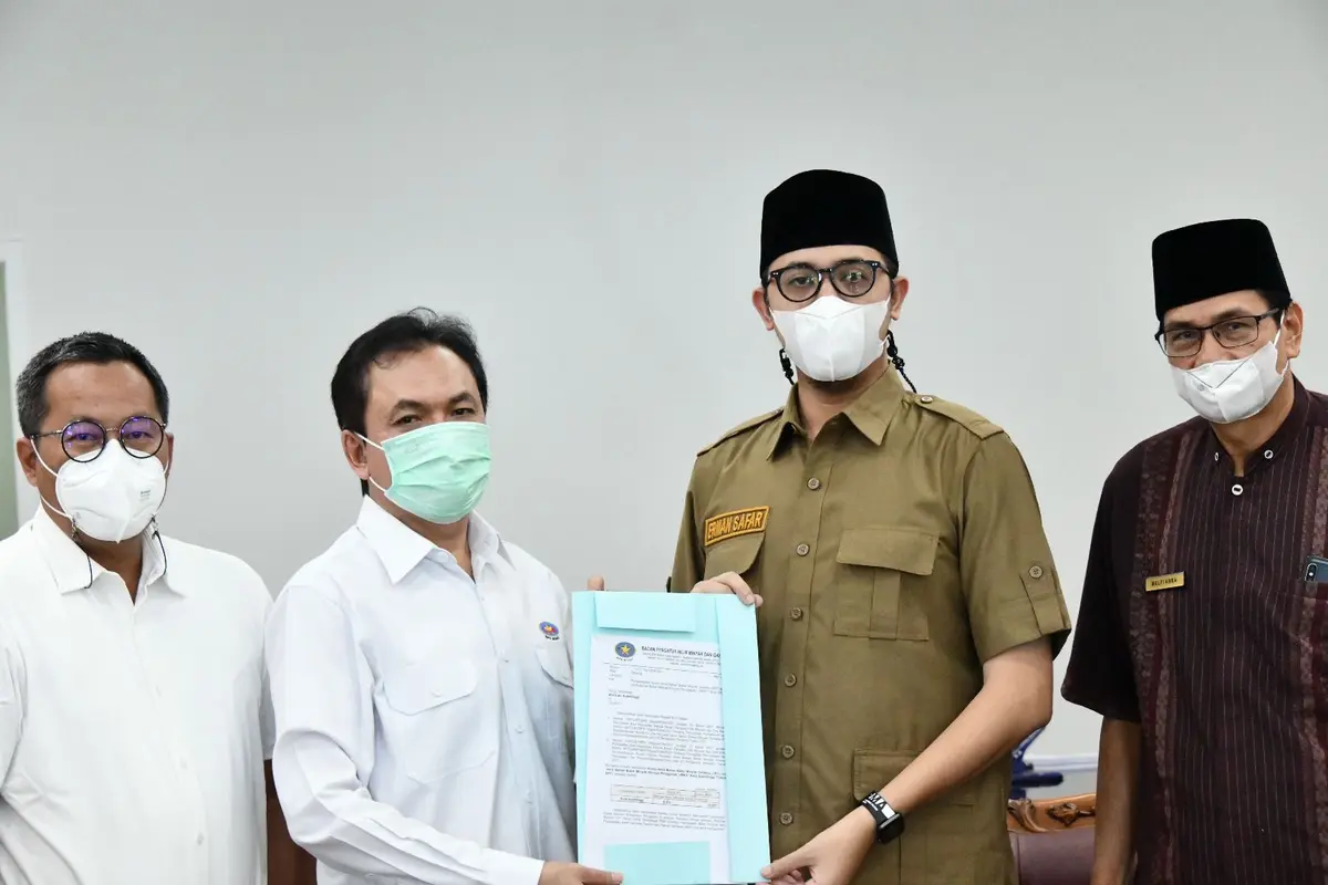 Pastikan Ketersedian BBM Jelang Idul Fitri. BPH Migas Serahkan Kuota BBM ke Walikota Bukittinggi