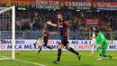 Pemain Genoa, Leonardo Pavoletti merayakan golnya ke gawang AC Milan pada lanjutan Serie A Italia di  Luigi Ferraris stadium,  Genoa, Rabu (25/10/2016) dini hari WIB. Genoa menang 3-0. (EPA/Simone Arveda)
