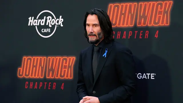 Penghormatan Keanu Reeves untuk Mendiang Lance Reddick, Pakai Pita Biru Saat Hadiri Premiere John Wick: Chapter 4