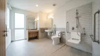 7 Ide Kamar Mandi yang Ramah Lansia, Desain Modern Tanpa Mengabaikan Keamanan