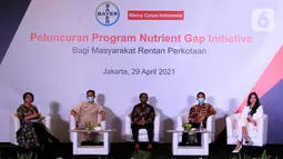 Executive Director IBCWE Maya Juwita, Direktur Eksekutif Mercy Corps Indonesia Ade Soekadis, Direktur PT Bayer Indonesia Kinshuk Kunwar, Kepala Seksi Kesehatan Keluarga Dinkes DKI Jakarta M. Fahrizal A dan Raisa Andriana dalam diskusi di Jakarta, Kamis (29/04/2021). (Liputan6.com/HO/Bon)