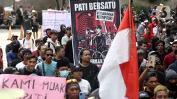 Aliansi Masyarakat Pati Bersatu mendesak KPK segera menuntaskan penyidikan kasus yang menjerat Bupati Pati, Sudewo. (Liputan6.com/Helmi Fithriansyah)