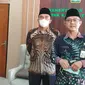 Kepala Kemenag Garut Cece Hidayat memberikan penjelasan kepada wartawan di kantornya. (Liputan6.com/Jayadi Supriadin)