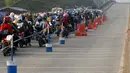 Ribuan pemudik bermotor memadati pertigaan jembatan Lamaran, Karawang, (26/7/2014). (Liputan6.com/Miftahul Hayat)