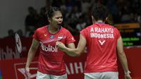 Ganda Putri Indonesia, Greysia Polii/Apriyani Rahayu, melakukan selebrasi saat melawan wakil Denmark, Maiken Fruergaard/Sara Thygesen, pada laga final Daihatsu Indonesia Masters 2020 di Istora, Jakarta, Minggu (19/1). Greysia/Apriyani menang 18-21, 21-11, dan 23-21. (Bola.com/M Iqbal Ichsan)