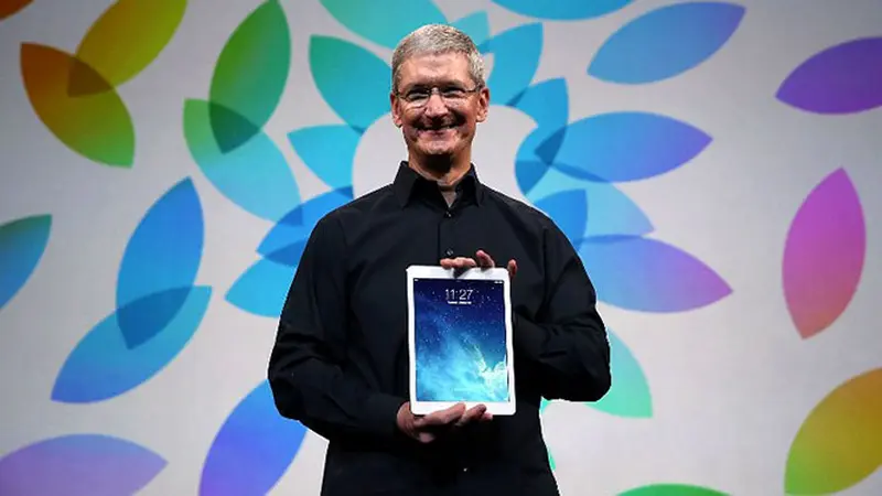 ipad-air-tim-cook-131023b.jpg