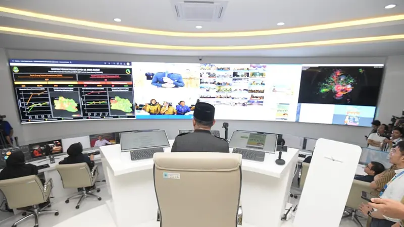 Gubernur Jawa Barat Ridwan Kamil meresmikan Jabar Command Center (JCC) di Gedung B sebelah Gedung Sate, Kota Bandung.