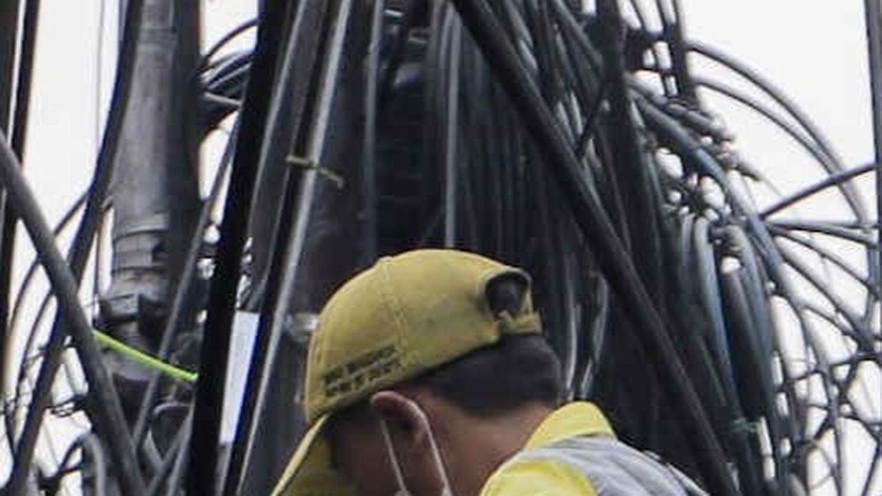 Penataan itu dilakukan agar kabel yang semrawut menjadi teratur dan mencegah terjadinya konsleting.<br>