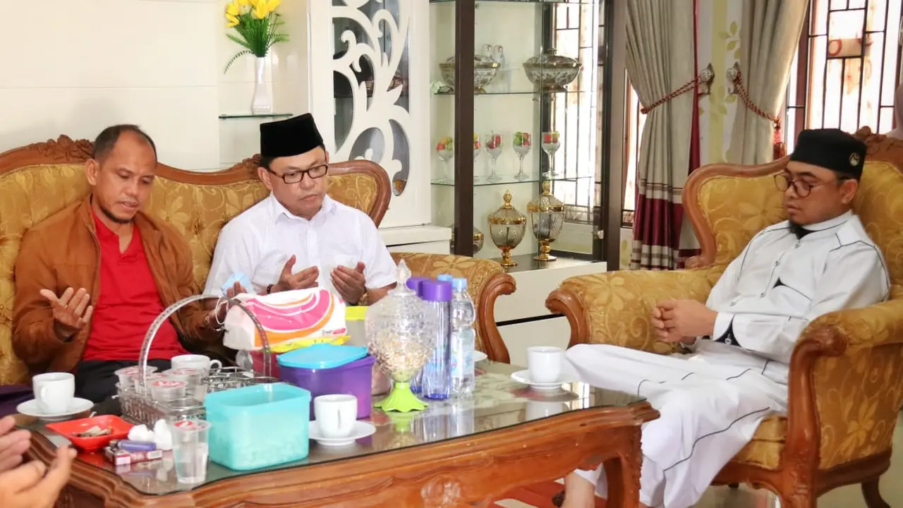 Ujang bersilaturahmi dengan Ustaz Kondang, Ghazali Rahman