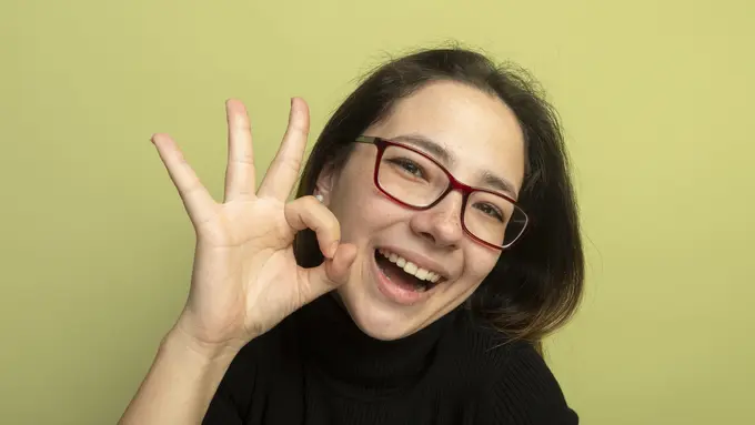 Foto perempuan bahagia/freepik.com/stockking