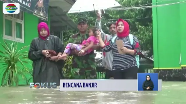 Puskesmas Cawas di Klaten, Jawa Tengah, terendam banjir, empat pasien dievakuasi ke rumah sakit dan puskesmas lain.