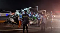 Mikrobus Hantam Truk di Tol Pandaan-Malang, 3 Penumpang Tewas