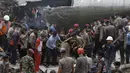 Pesawat Hercules C-130 dengan nomor A-1310 jatuh di Medan, Selasa (30/6/2015). Tim evakuasi  terus melakukan investigasi terkait jatuhnya Pesawat Hercules C-130  milik TNI AU dengan nomor A-1310. (Reuters/Roni Bintang)