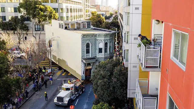 Pria Ini Bayar Rp 5,7 Miliar Untuk Pindahkan Rumah Berusia 139 Tahun, Bikin Heboh