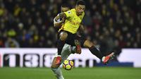 Penyerang Watford, Andre Gray menyumbangkan satu gol saat timnya menang atas Newcastle United pada laga Premier League di di St James' Park (25/11/2017). Watford menang 3-0. (AFP/Ben Stansall)