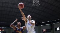 Satria Muda Pertamina Bandung berhasil meraih kemenangan 95-74 atas Tangerang Hawks pada laga pembuka IBL GoPay 2026 di Indoor Stadium Tangerang, Minggu (11/1/2026) siang WIB. (dok. Satria Muda Pertamina Bandung)