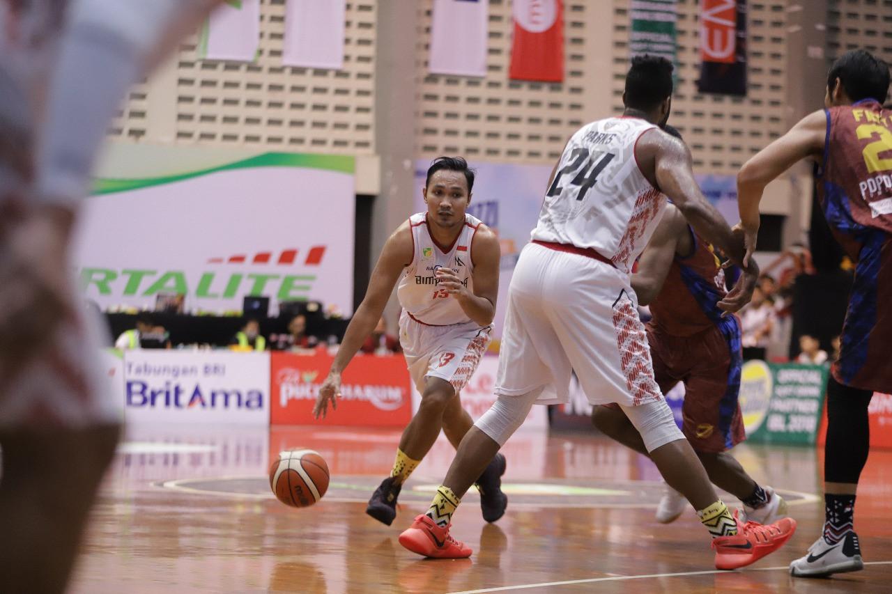Aksi Pemain Bima Perkasa Jogja saat melawan Hangtuah (Dok IBL)