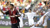 Bek AC Milan asal Brasil, Thiago Silva ketika berlaga dalam partai persahabatan pramusim menghadapi LA GAlaxy.