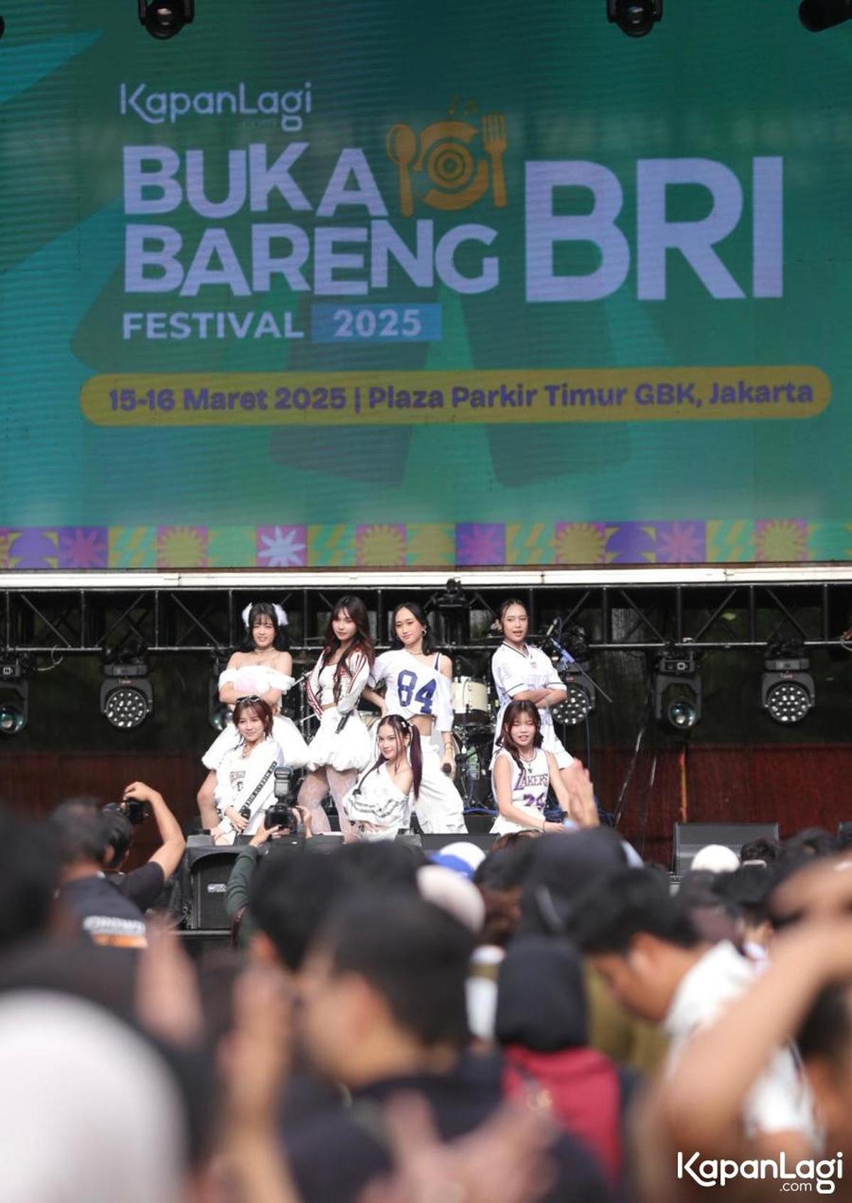 KapanLagi Buka Bareng BRI Festival 2025 Dibuka dengan Penampilan Girlband V1RST, Meriah Penuh Sambutan Penonton!